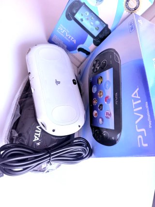 PS Vita Slim Blanca cómo Nuevo.