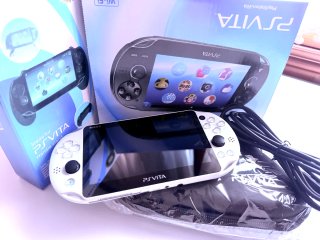 PS Vita Slim Blanca cómo Nuevo.