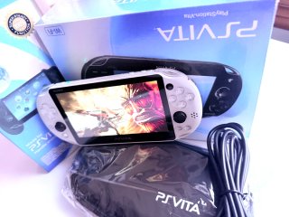PS Vita Slim Blanca cómo Nuevo.