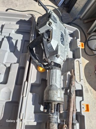 Martillo Demoledor Titan con Cinceles