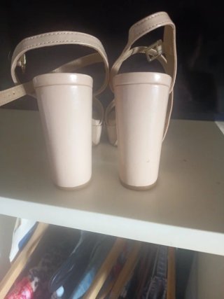 Zapatos de tacón beige
