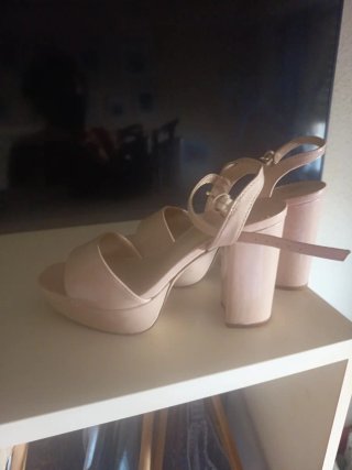 Zapatos de tacón beige