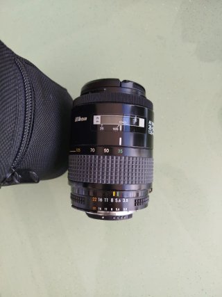 Objetivo Nikon con funda Sigma