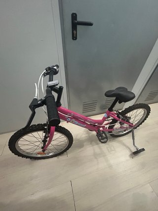 Bicicleta infantil rosa apenas sin uso