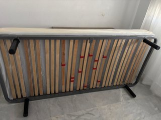 2 Somieres y 2 Colchones de 90 x 200
