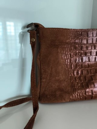 Bolso piel ante marrón efecto cocodrilo