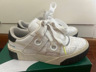 Zapatillas Puma Blancas y Negras