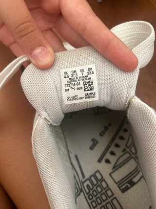 Zapatillas Puma Blancas y Negras