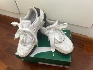 Zapatillas Puma Blancas y Negras