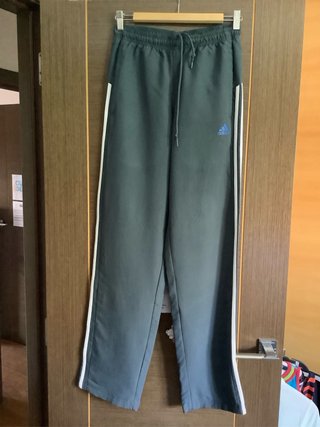 Chándal Adidas verde con capucha