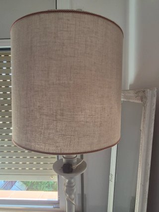 Lampada da terra vintage in metallo e lino
