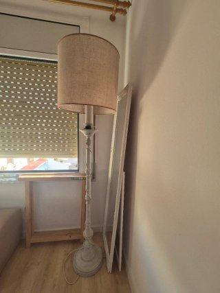 Lampada da terra vintage in metallo e lino