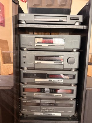 Cadena musical AKAI vintage completa + altavoces.