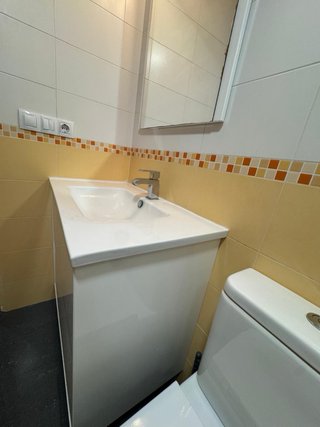Mueble baño, espejo, lavabo, grifo y aplique luz