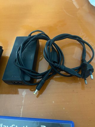 PS2 Slim Negra + 2 Juegos