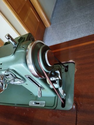 Máquina de coser Refrey modelo Transforma 427.