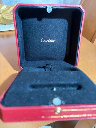 Caja Cartier para pulsera roja