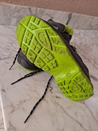 Zapatos de seguridad Mendi grises y verdes