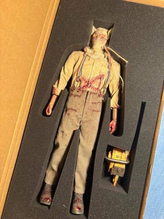 Figura Resident Evil 4 Ganado Chainsaw 1/6