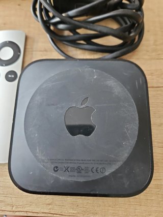 Apple TV A1378 con mando y accesorios