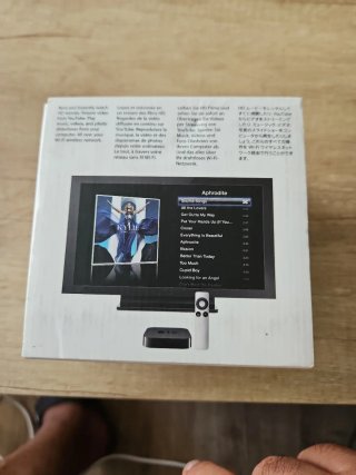 Apple TV A1378 con mando y accesorios