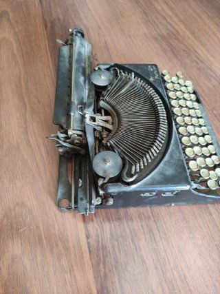 Máquina de escribir antigua Remington