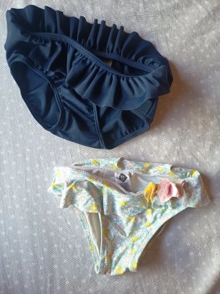2 bañadores niña volantes y estampado floral