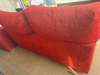 Sofá con chaiselongue rojo