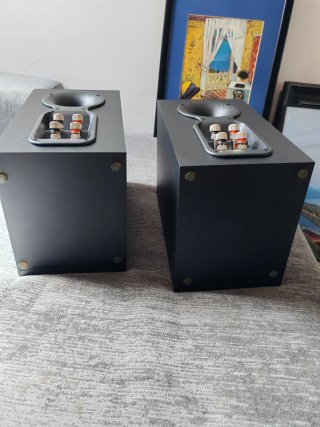 Altavoces Bowers & Wilkins 607 Negros