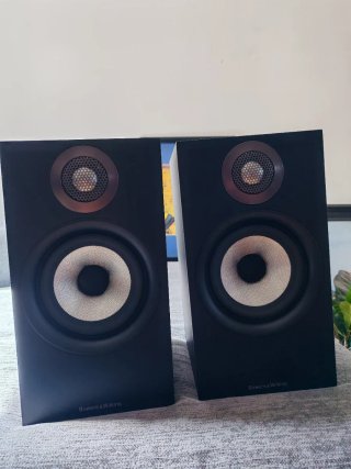 Altavoces Bowers & Wilkins 607 Negros