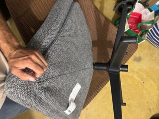 Reposapiés IKEA HAVBERG gris giratorio