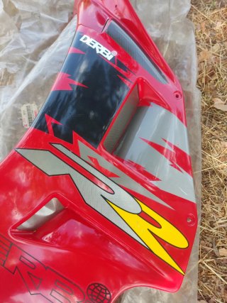 Tapa lateral Derbi GPR 50R nueva original