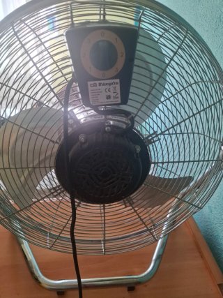 Ventilador industrial plateado potente