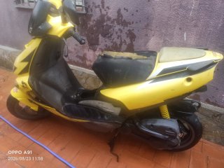 Aprilia SR Sport Scooter Amarillo/Azul