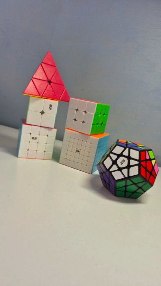 Puzzle Cubi di Rubik vari