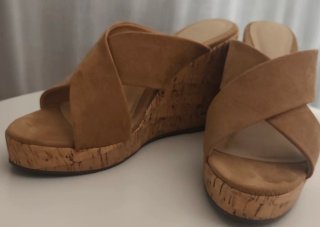 Chanclas cuña mujer beige y marrón