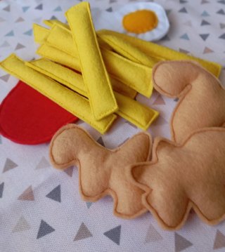 Set de nuggets y patatas de fieltro