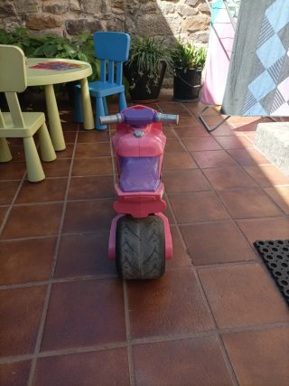 Moto correpasillos Molto rosa y morada
