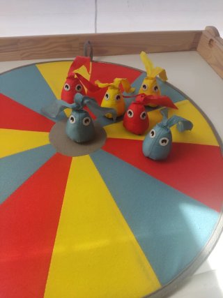 Diana infantil de velcro con muñecos