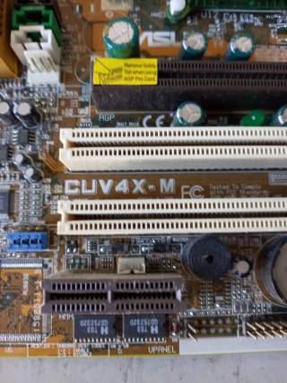 Scheda Madre ASUS CUV4X-M con CPU Pentium III
