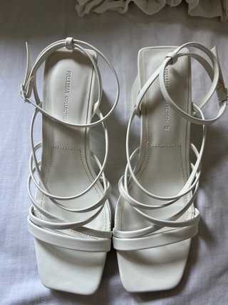 Sandalias blancas tacón tiras finas