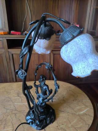 Lámpara de mesa estilo Art Nouveau