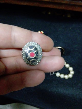 Lote bisutería antigua: collar, anillos, pulsera