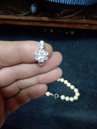 Lote bisutería antigua: collar, anillos, pulsera
