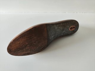 Horma zapato haya 35 barnizada