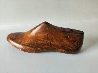 Horma zapato haya 35 barnizada