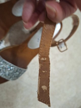 Sandalias tacón marrón y plata con brillos