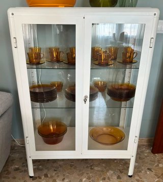 Vitrina de cristal y metal