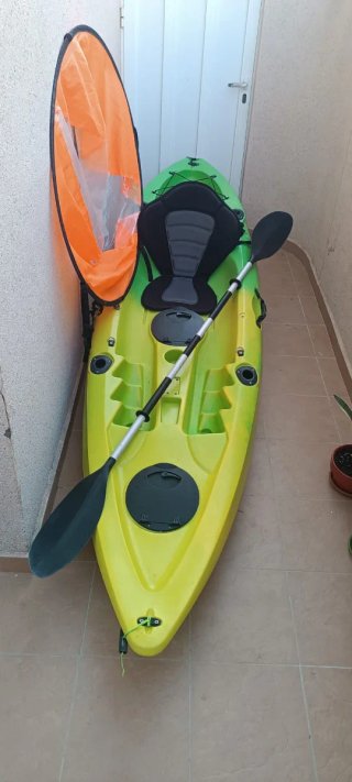 Kayak con pala y vela