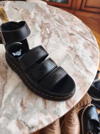 Sandalias Dr. Martens Negras